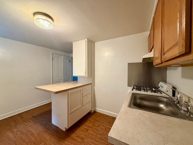 Building Photo - 314 N Locust St