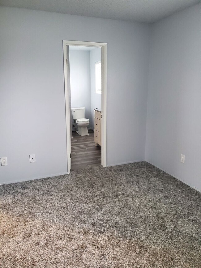 Building Photo - 1/2 OFF OCTOBER RENT - House with Garage &...