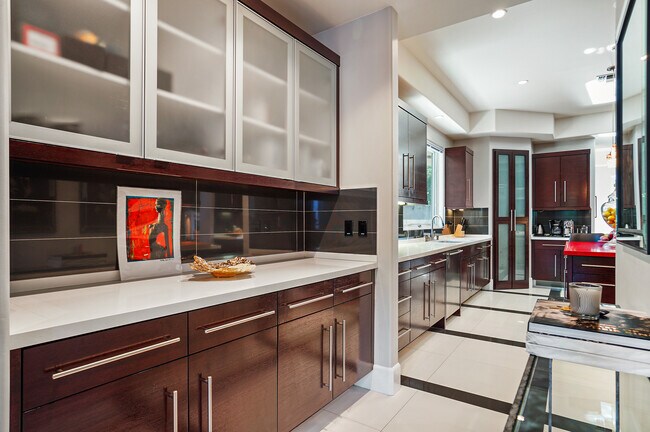 Butler's pantry - 841 N Crescent Heights Blvd