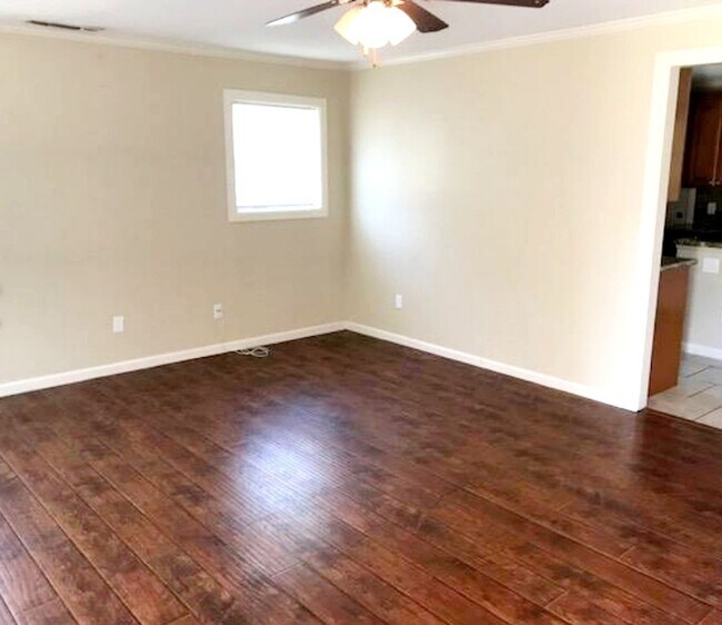 Building Photo - 3/2 Pre-leasing for August Move in!