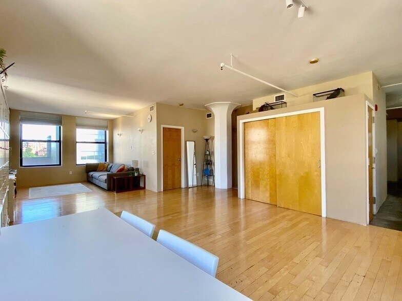 Building Photo - 453 Washington St