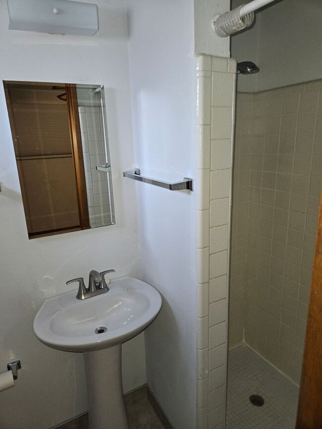 Building Photo - Single Story 3 Bedroom, 2 Bath in Phoenix