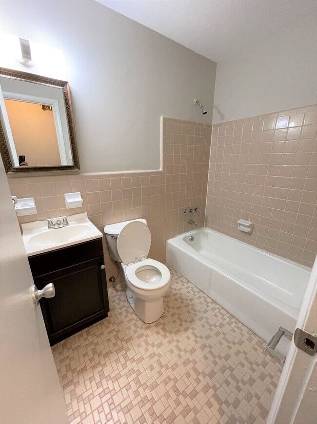 Building Photo - West Athens 4br House for Rent
