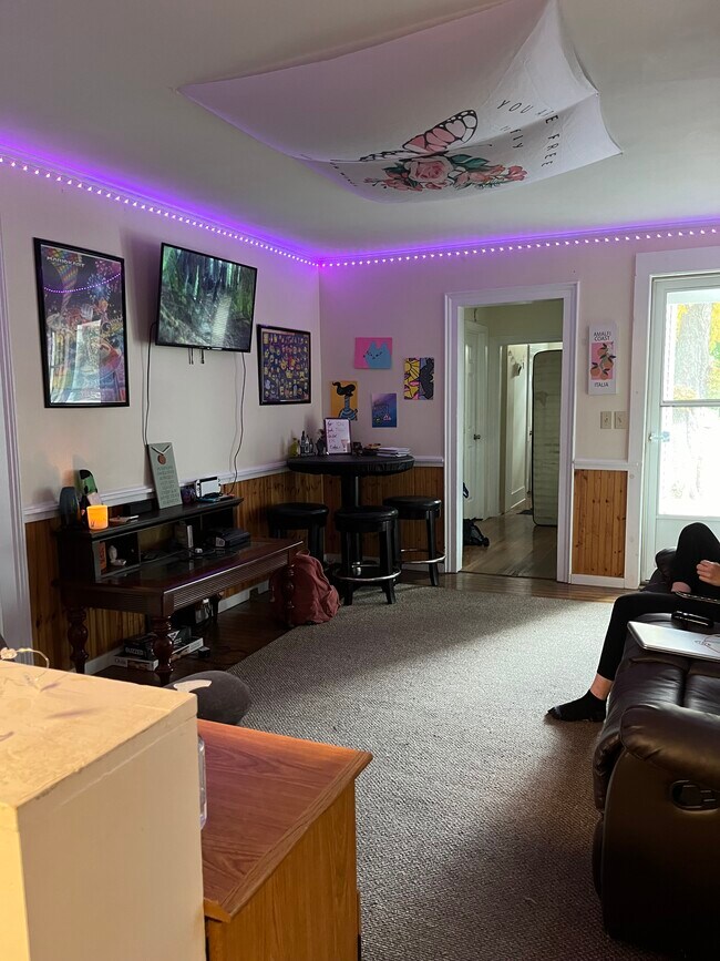 Building Photo - 62 Ontario St