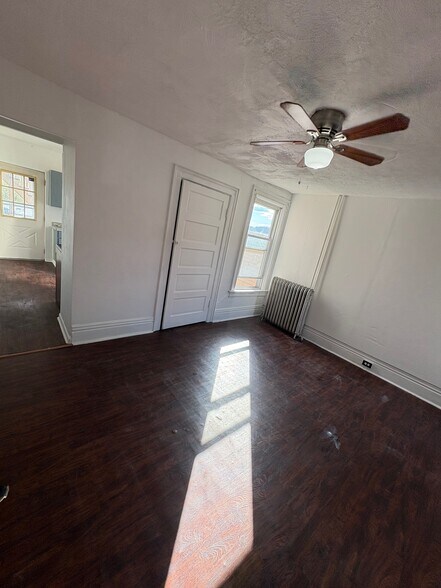 Building Photo - 543 3rd St