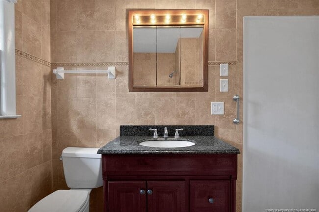 Building Photo - 409 College Dr