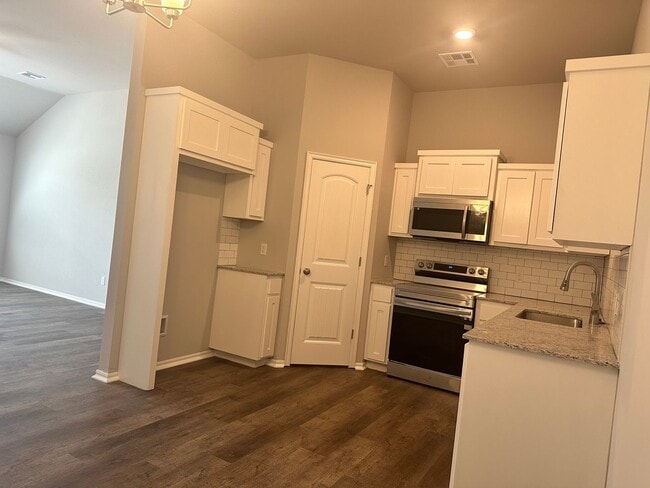 Building Photo - 1st Month Free!