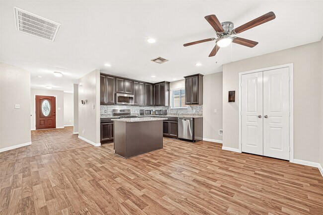 Building Photo - 2030 Stonework Ln