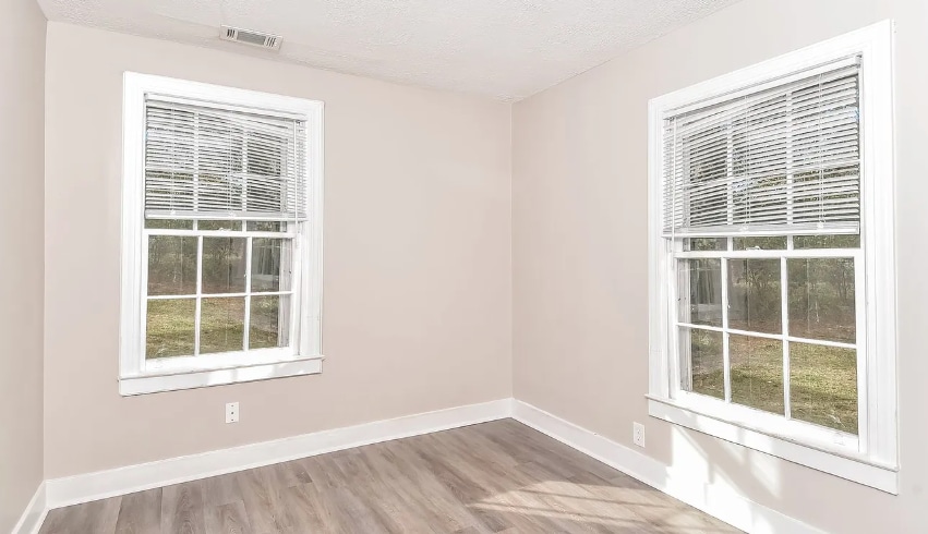 Building Photo - 2116 Roosevelt Dr