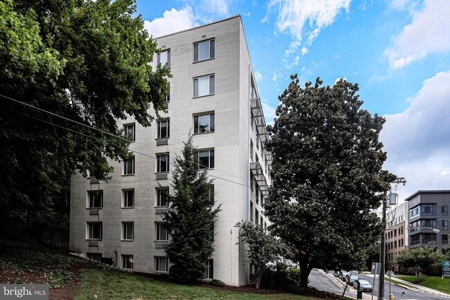 Building Photo - 1730 Arlington Blvd