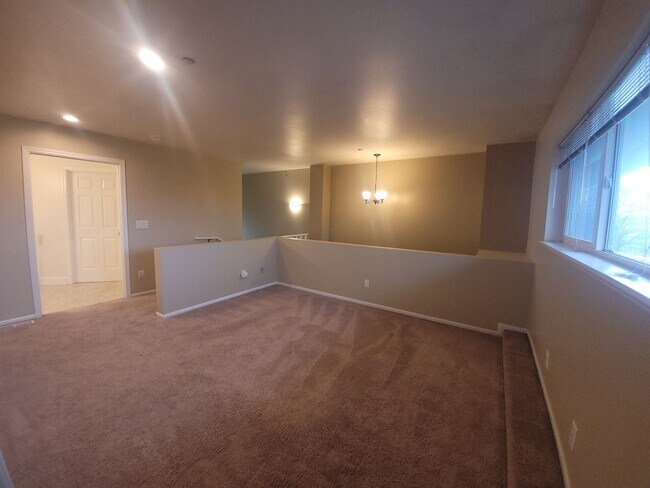 Building Photo - Bayview Townhouse Condo in Blaine with Gar...