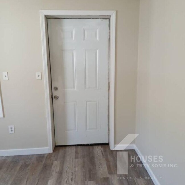 Building Photo - 120 Owens St