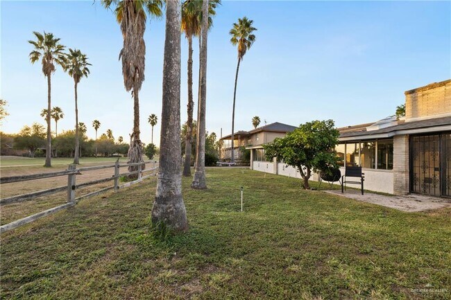 Building Photo - 812 Voltz Ln