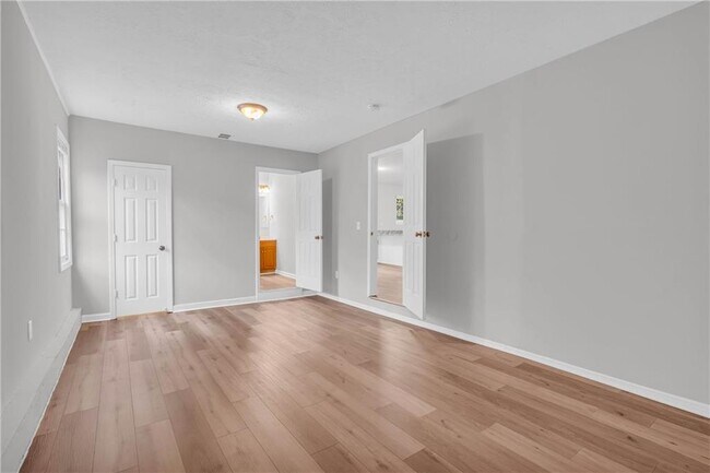 Building Photo - 3368 Lincolndale Ct