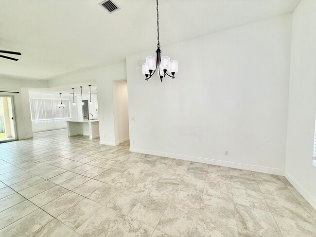 Building Photo - 293 SW Ridgecrest Dr