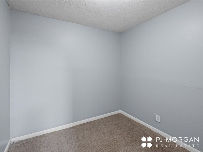 Building Photo - Millard Rental Ready to Impress!