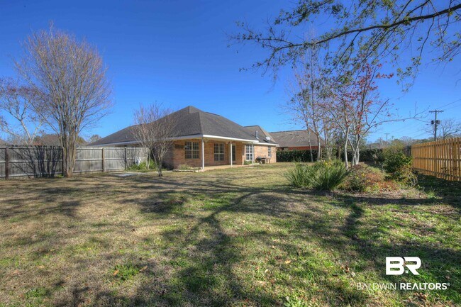 Building Photo - 200 Hawthorne Cir
