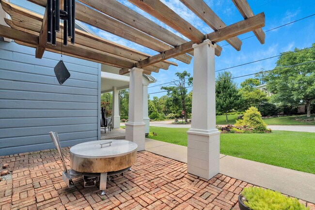 Building Photo - 802 N Park Ave