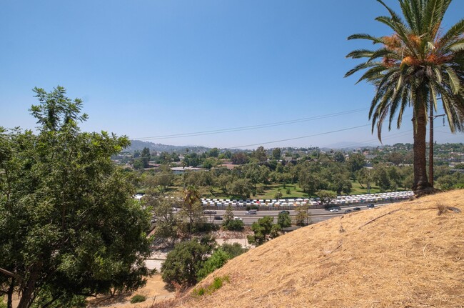 Iconic LA Views - 420 Hardison Way