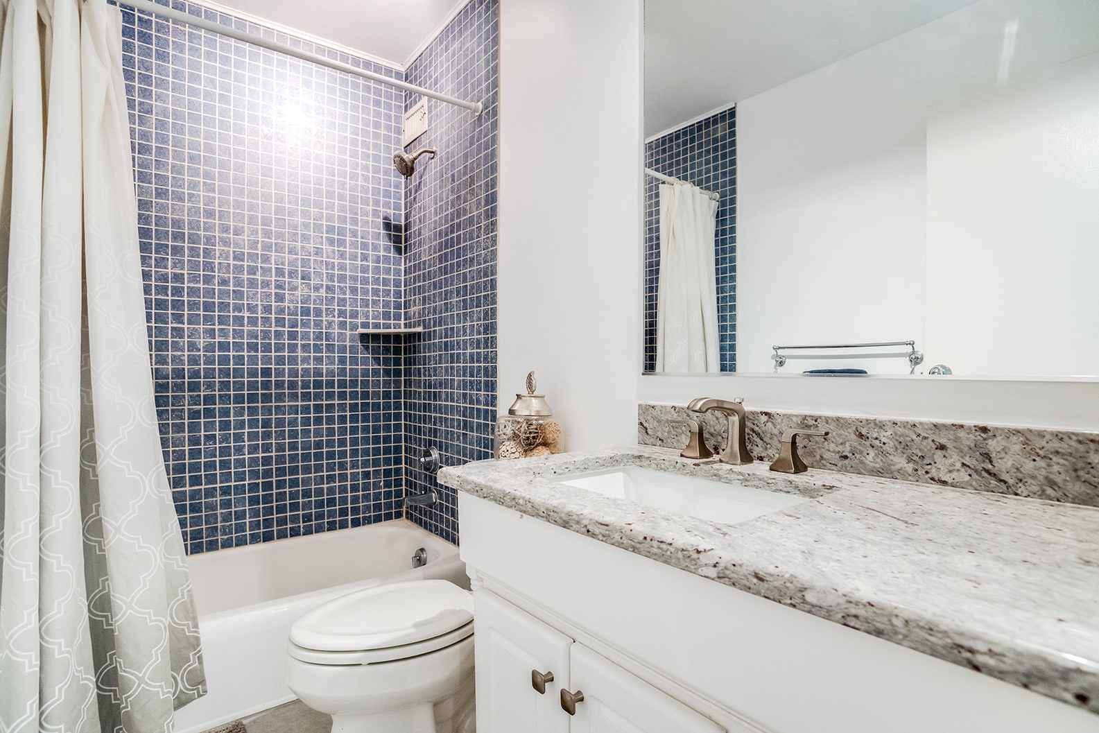 Updated bathroom with granite counters - 2928 Dean Pky