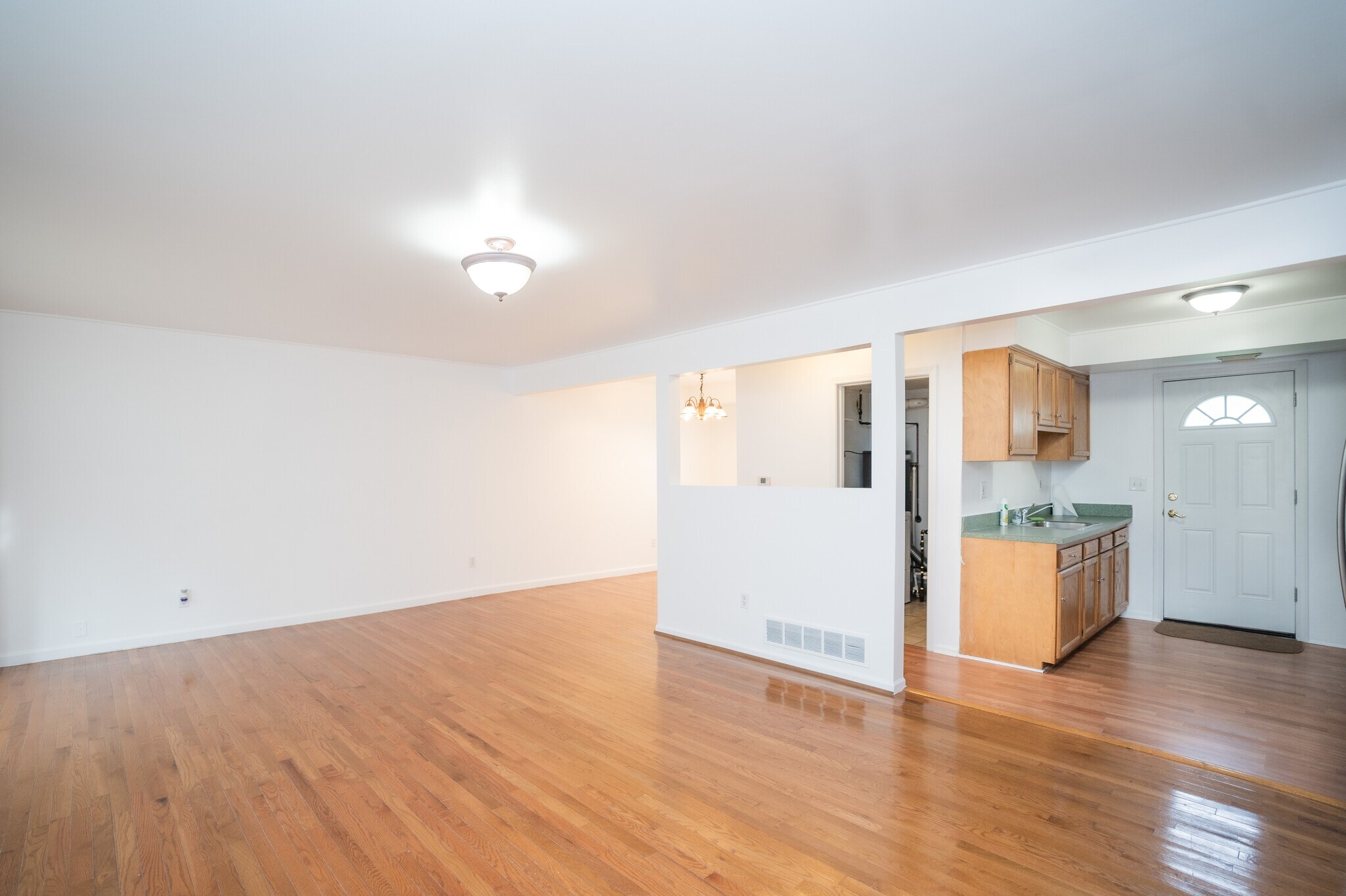 Building Photo - 23060 Berdeno Ave