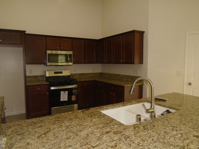 Building Photo - SOLAR......GORGEOUS---3 BEDROOMS PLUS AN OFFICE !!!