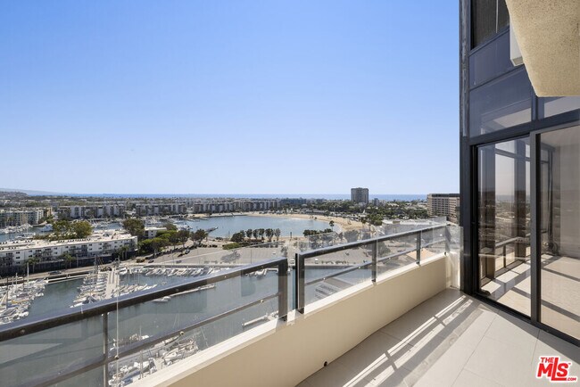 Building Photo - 4267 Marina City Dr