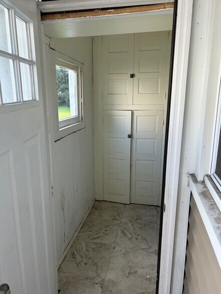 Building Photo - 415 NY-146