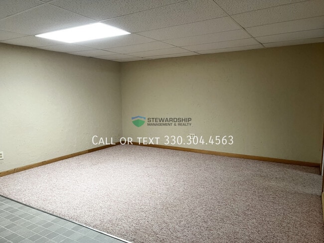 Building Photo - 931 Trimble Dr