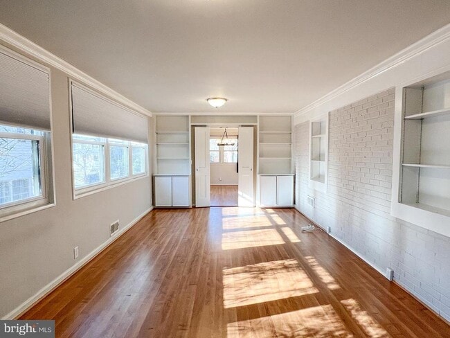Building Photo - 4426 Strathmore Ave
