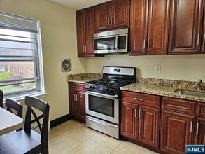 Building Photo - 759 Hamburg Tpke