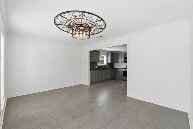 Building Photo - Beautifully Updated 4-Bedroom Home in a Prime Houston Location