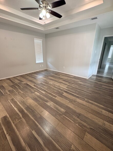 Master bedroom - 2921 W Iris Ave