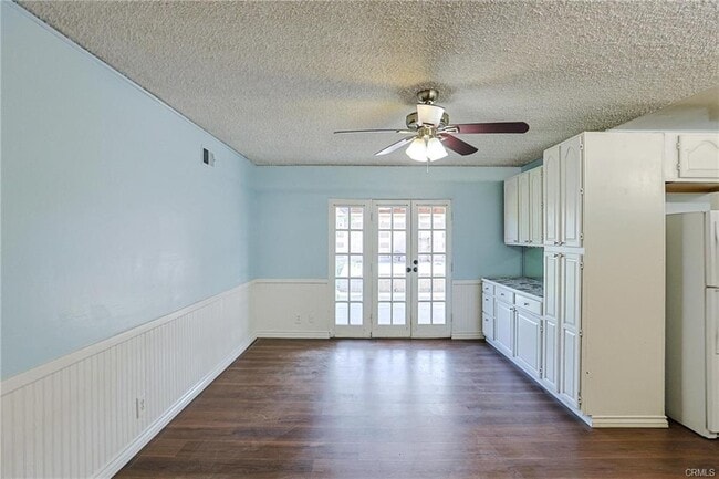 Building Photo - 695 N Milford Rd