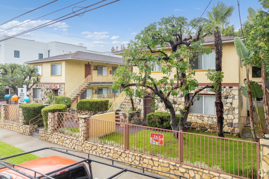 Building Photo - Chateau Whitsett Apartments