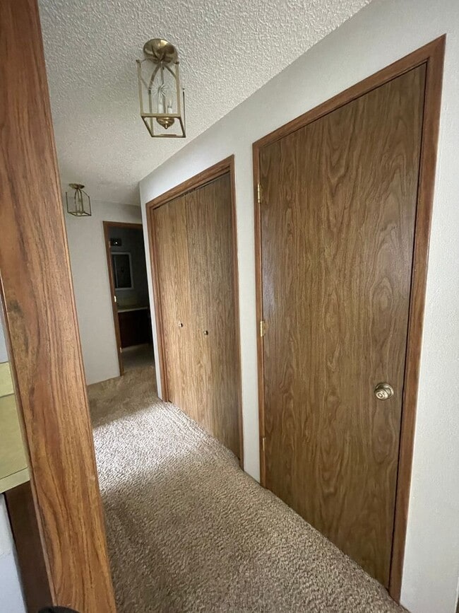 Building Photo - Cute 2 bed 1 bath apartment in nice neighborhood