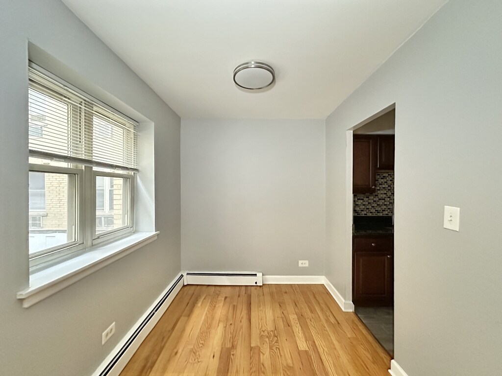 Building Photo - 6830 N Sheridan Rd