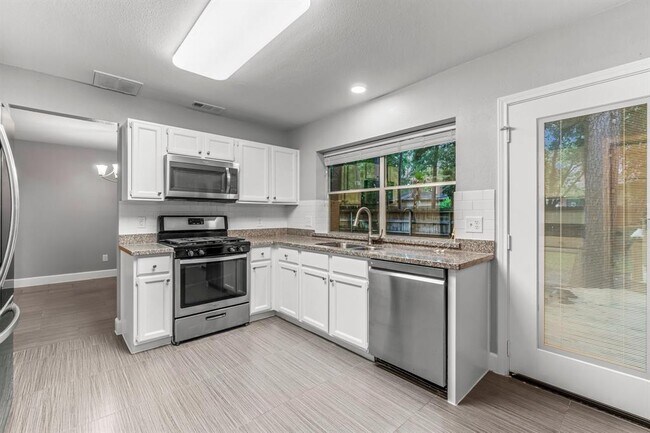 Building Photo - 139 W Village Knoll Cir