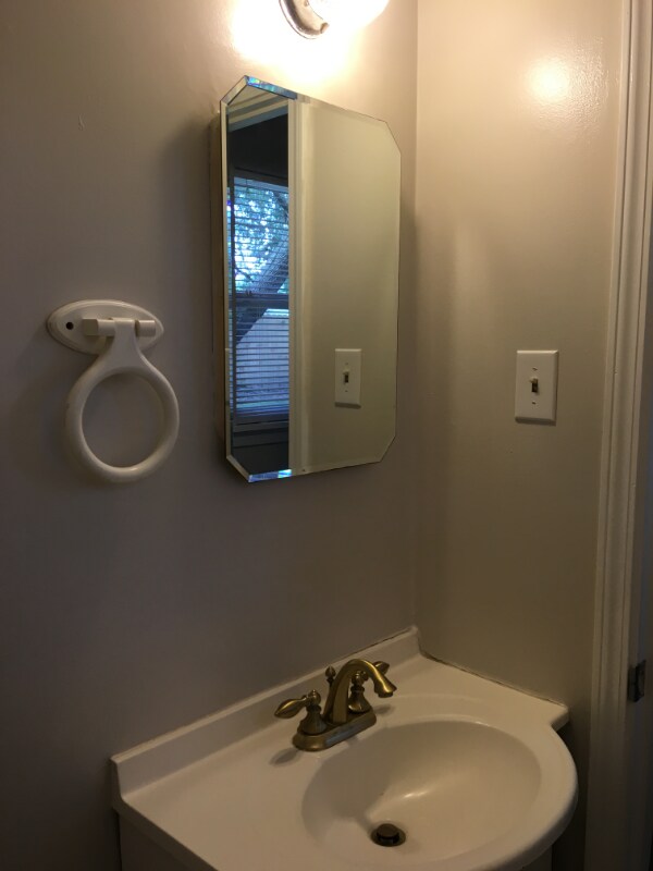 Building Photo - 659 Meadow Dr