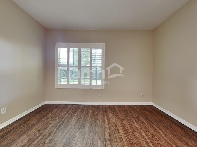 Building Photo - 2042 Ancient Oak Dr