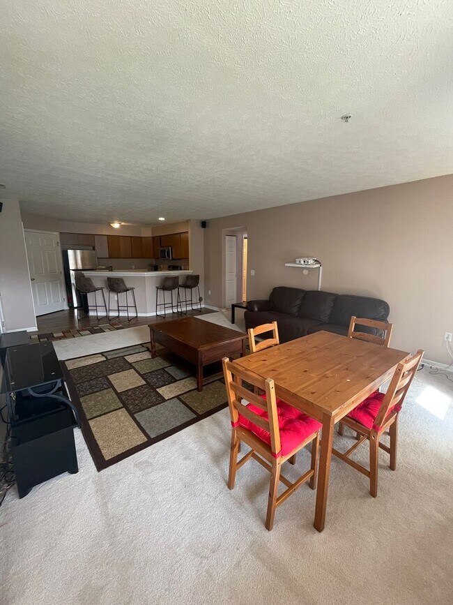 Building Photo - 2 Bed + Office Condo | Pool, Garage & Flexible Move-In