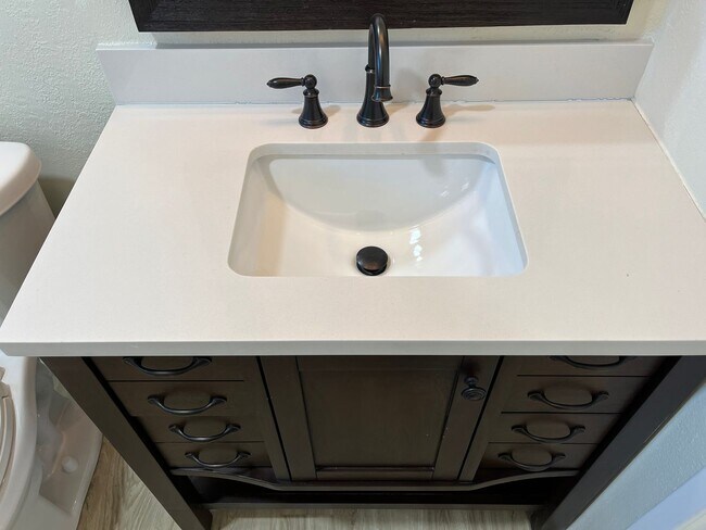 Building Photo - Beautifully Renovated 2 Bed / 1 Bath in Compton!