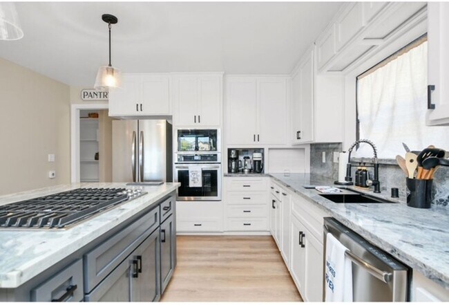 Building Photo - Beautiful Waterfront Single Story Home