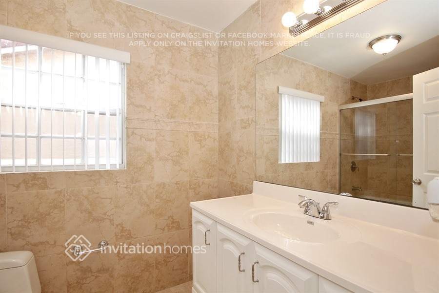 Building Photo - 13857 SW 103rd Ln