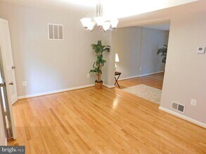 Building Photo - 10315 Cherry View Ct