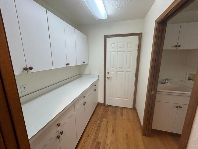 Building Photo - Beautiful Home on Village Greens with Vaulted Ceilings~A rare find!