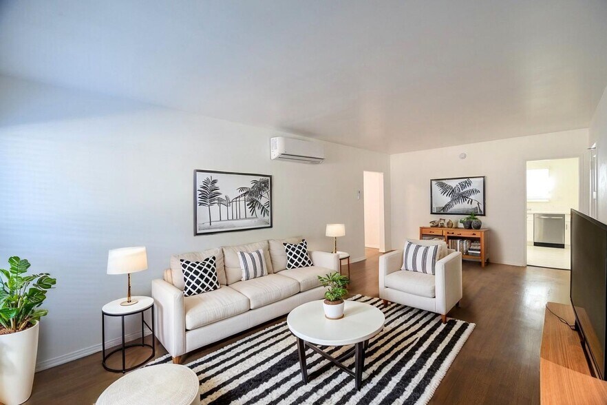 Building Photo - 10919 Camarillo St