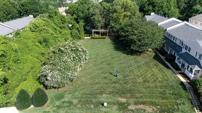 Building Photo - 1224 Green Oaks Ln