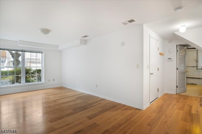 Building Photo - 145 Arrowgate Dr