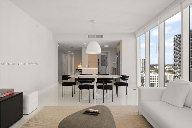 Building Photo - 600 NE 27th St